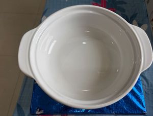 TREO Party Perfect Round Casserole- Brand New