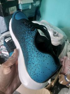 NEW NO USED SPORTS SHOES FOR MEN AND WOMEN.