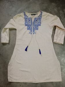 Off White Kurta With Embroidery