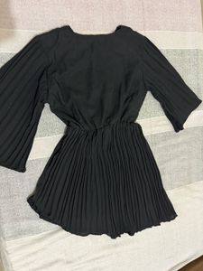 Chic Black Pleated V-Neck Dress