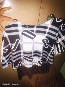 Stylish Black &amp; White Plaid Top