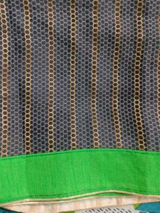Elegant Checked Saree Without Blouse