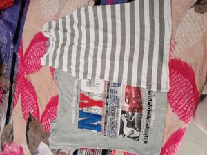 A Grey Color Crop Tshirt With patterned  Inner