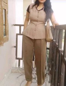 brown pant