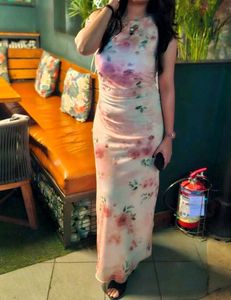 Elegant Pink Floral Dress 🩷