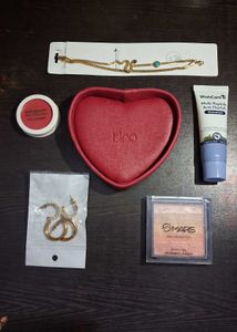 MAKEUP AND ACCESSORIES (customizable)
