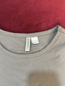 H&amp;M Tee Bust- 34/36