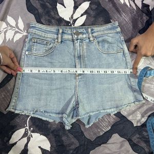 Light Wash Frayed Hem Mini Denim Shorts