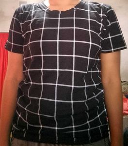 Stylish Black &amp; White Checkered Top