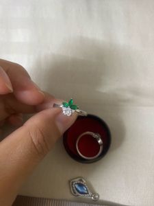 Sparkling Emerald ring