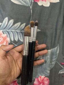 Set of 3 Makeup Brushes