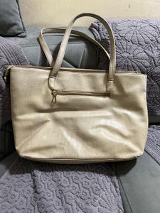 Chic Croco-Embossed Tote Bag