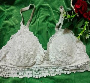 Floral Lace Brallete