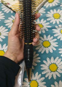 Majestique Round Hair Brush