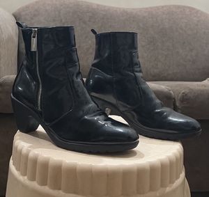 Chic Black Patent Chunky Heel Boots
