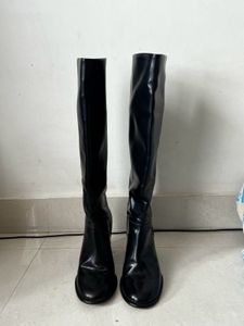 Chic Black Knee-High Boots