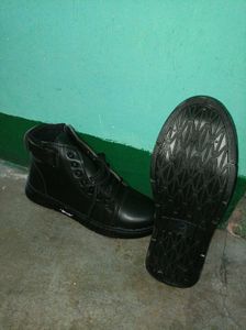 Black High-Top Fashion Sneakers