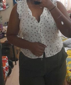 PRETTY FLORAL TOP🌸🩷