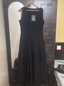 Elegant Black Sleeveless Midi Dress
