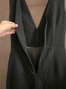 Elegant Black Sleeveless V-Neck Dress