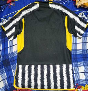 Juventus Jersey - Black &amp; White Stripes