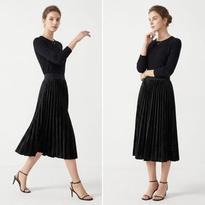 Elegant Black Velvet Pleated Midi Skirt