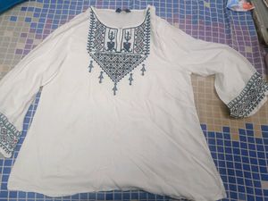 Beautiful White Max Brand Tunic In Xl Size