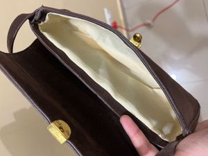 Dark Brown Clamshell Clasp Handbag