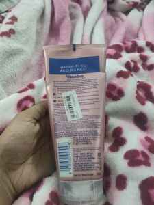 Vaseline Gluta-Hya Dewy Radiance Serum-in-lotion