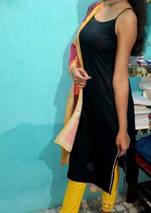 Women Solid Viscose Rayon Straight Kurta( Black)