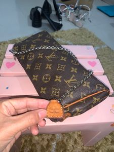 LV 💼