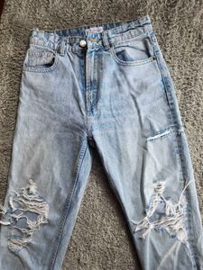 Light Wash Ripped Jeans