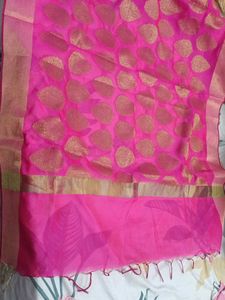Pink &amp; Gold Patterned dupatta