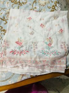 Elegant White Floral Embroidered Kurta Set