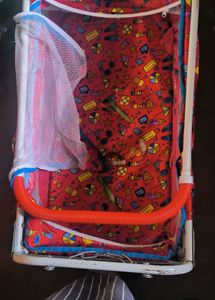 Baby Crib with wheel