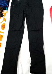 Trendy Combo Set – Kurta &amp; Cut Jeggings Brand New