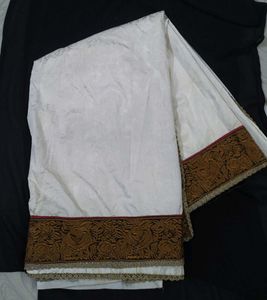 Off White Printed Saree With 3/4th Sleeve Blouse