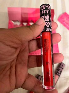 Juicy Couture plumping Lip Gloss