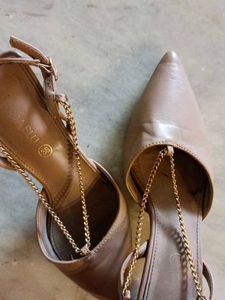 Elegant Chain Detail Pointed Toe Flats