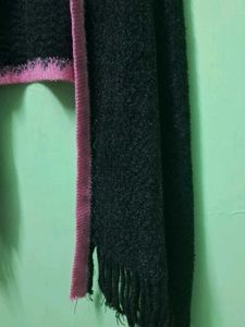 Cozy Black &amp; Pink Knit Shawl New🩷🖤