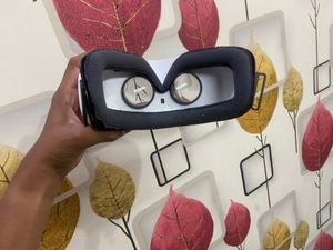 Samsung Gear VR In Mint Condition With It’s Box An