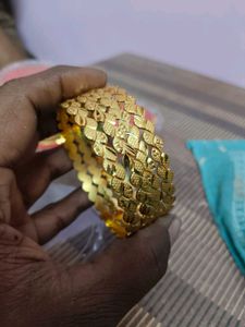 Gold Tone Leaf Pattern Bangles Set