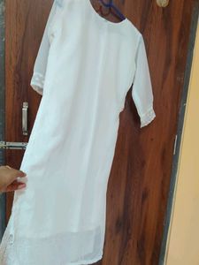 Elegant White Chikankari Kurta