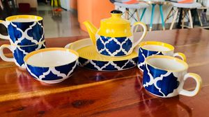 Tea Pot And Cups Set