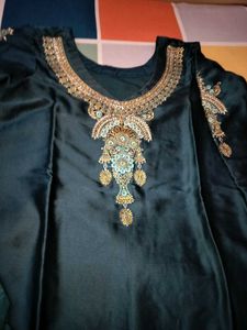 Gorgeous pary dress with beautiful foil paint dupa