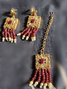 Elegant Gold Tone Maang Tikka &amp; Earring Set