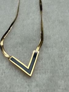 Anti Tarnish | Minimalist V Pendant Necklace