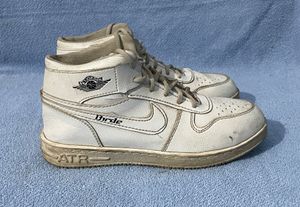 MID TOP WHITE SNEAKER