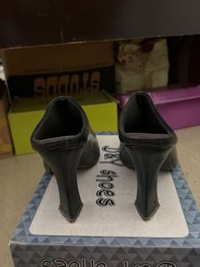 Chic Black Mules - Elegant Heels
