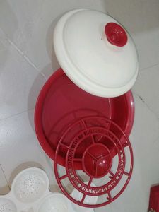 Microwave idli Crisper &amp; Warmer